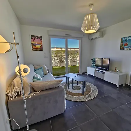 Rooftop Du Lavandou - Terrace And Pool Apartment