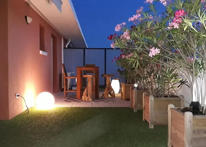 Апартаменти Rooftop Du Lavandou - Terrace And Pool Ле-Лаванду