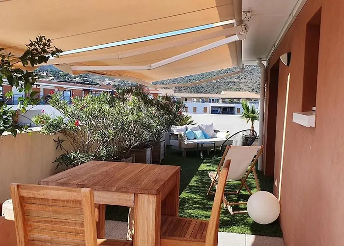 Апартаменти Rooftop Du Lavandou - Terrace And Pool Ле-Лаванду