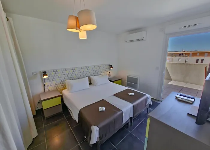 Апартаменти Rooftop Du Lavandou - Terrace And Pool Ле-Лаванду